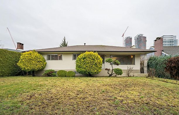 5606 Willow Street Cambie