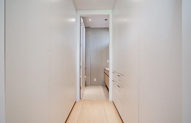 1 372 E 37th Avenue Main