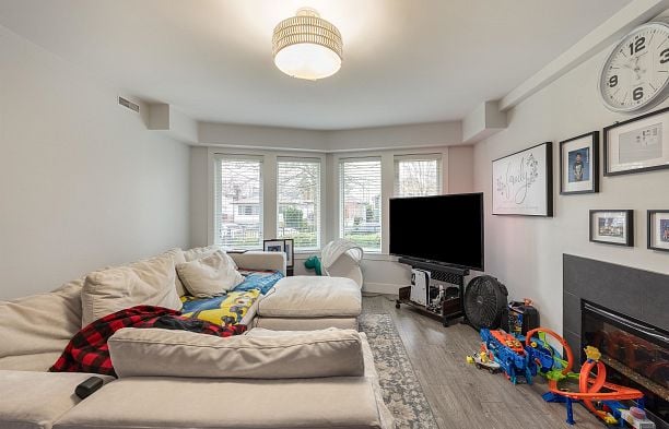 6360 Sophia Street Main