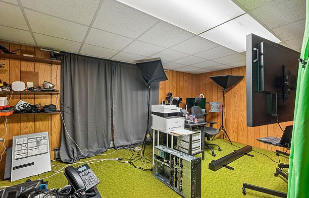 5606 Willow Street Cambie