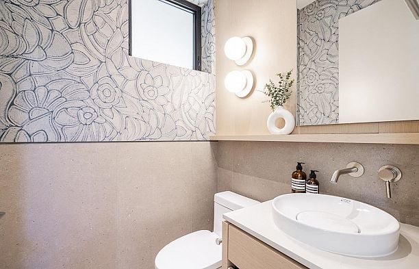 2 372 E 37th Avenue Main