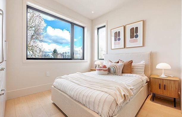 1 372 E 37th Avenue Main