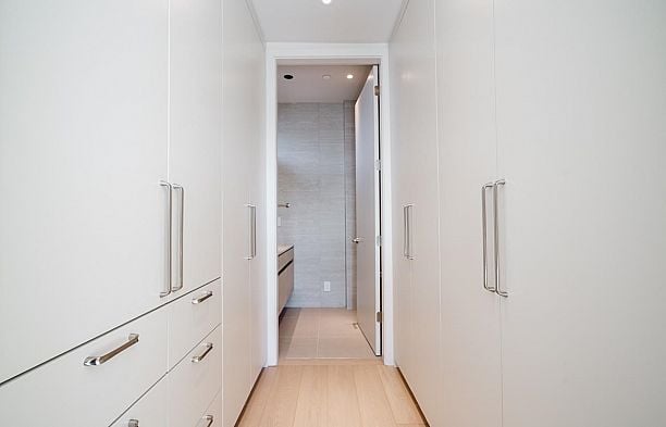 2 372 E 37th Avenue Main