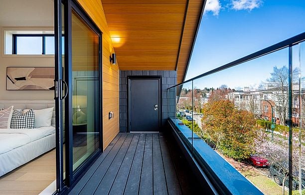 1 372 E 37th Avenue Main