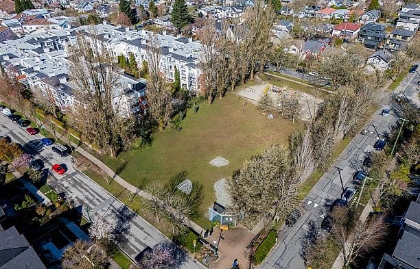 1 372 E 37th Avenue Main