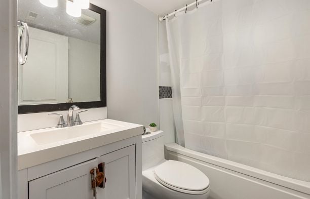 6360 Sophia Street Main