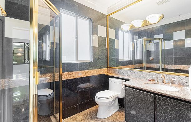 1088 W 42nd Avenue South Granville