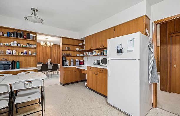 5606 Willow Street Cambie