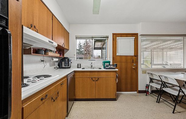 5606 Willow Street Cambie