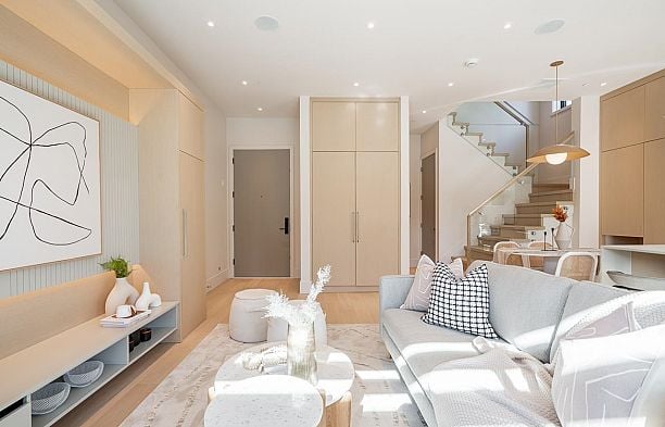 2 372 E 37th Avenue Main