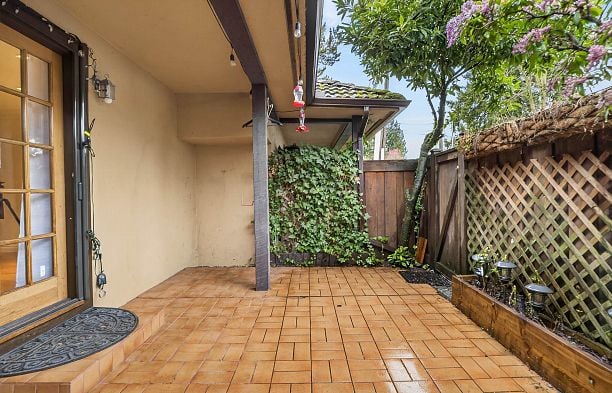 4 3301 W 16th Avenue Kitsilano