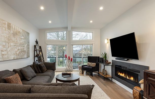 6360 Sophia Street Main