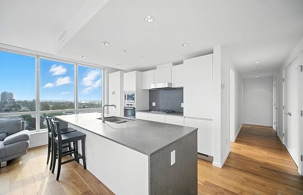 1502 8588 Cornish Street S.W. Marine