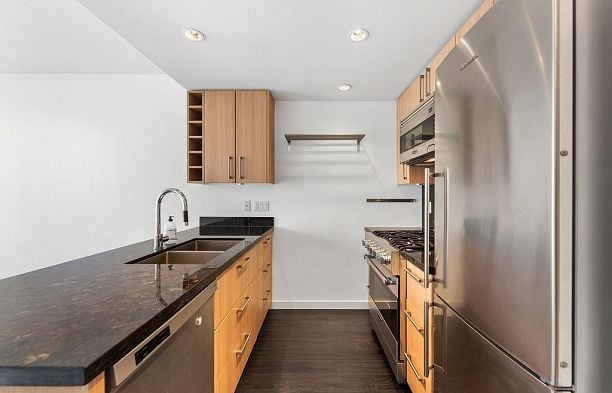 701 1708 Columbia Street False Creek