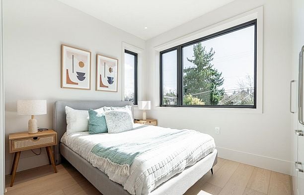 2 372 E 37th Avenue Main