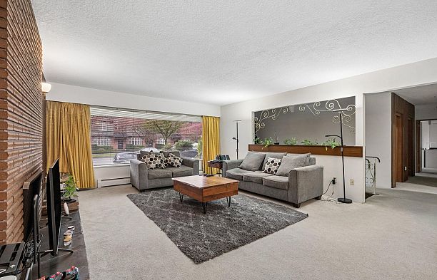 5606 Willow Street Cambie