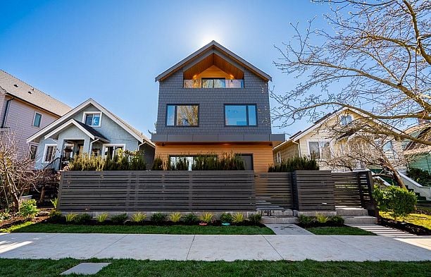 1 372 E 37th Avenue Main