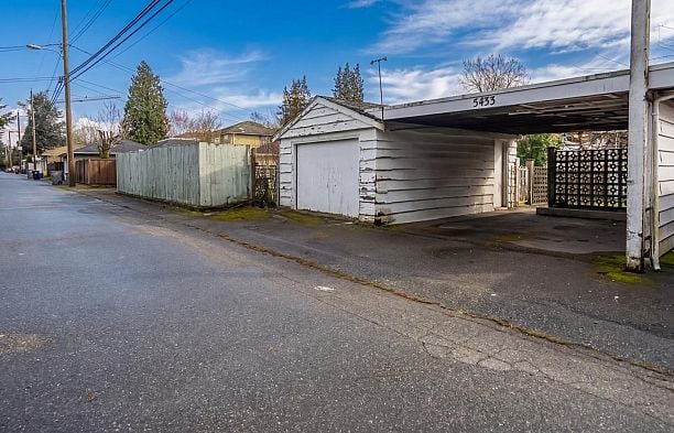 5433 Ash Street Cambie