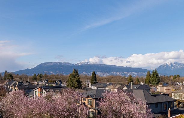 3489 Puget Drive Arbutus