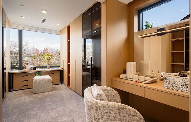 3489 Puget Drive Arbutus