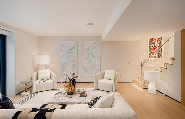 3489 Puget Drive Arbutus