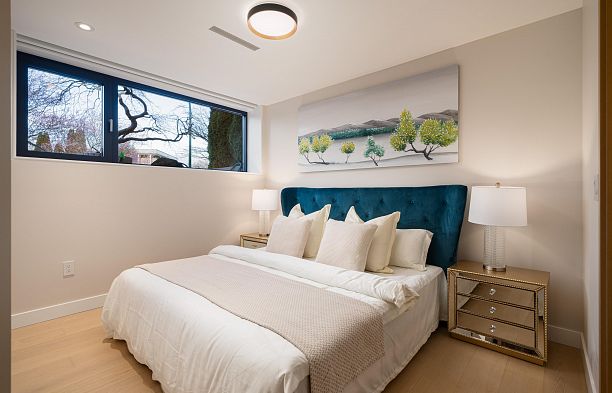 3489 Puget Drive Arbutus