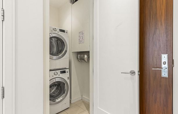 407 77 Walter Hardwick Avenue False Creek