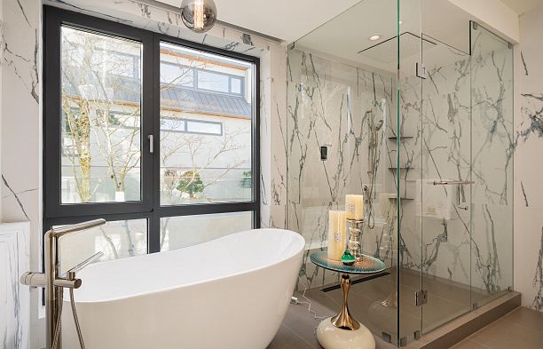 3489 Puget Drive Arbutus