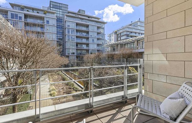 407 77 Walter Hardwick Avenue False Creek