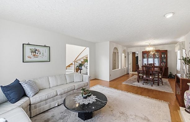 66 E 47th Avenue Main