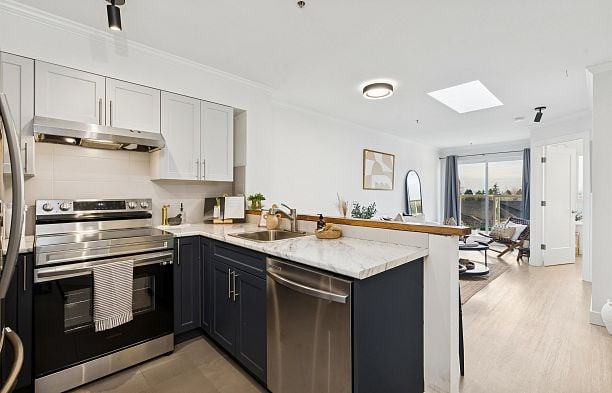 PH5 1503 W 66th Avenue S.W. Marine