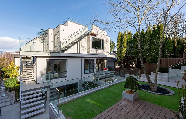 3489 Puget Drive Arbutus