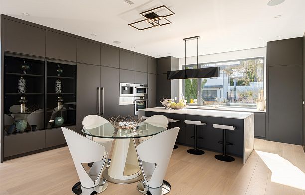 3489 Puget Drive Arbutus