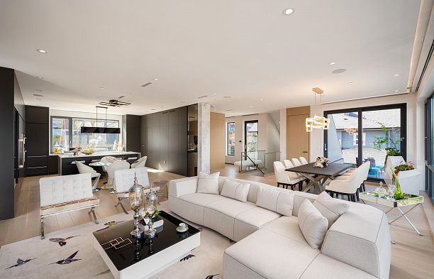 3489 Puget Drive Arbutus