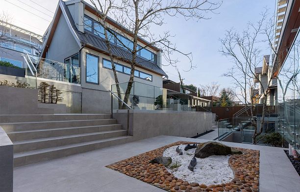 3489 Puget Drive Arbutus