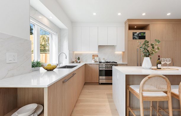 2 2750 W 19th Avenue Arbutus