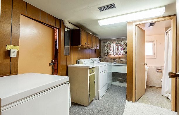 2715 W 31st Avenue MacKenzie Heights