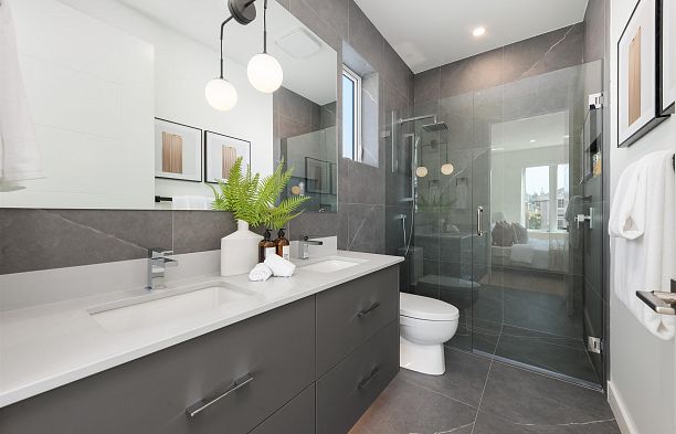 2 2750 W 19th Avenue Arbutus