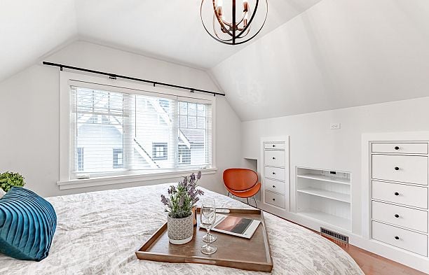 6713 Arbutus Street S.W. Marine