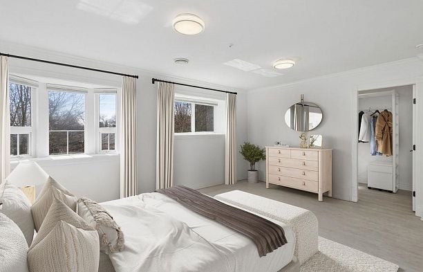 2709 W 37th Avenue MacKenzie Heights