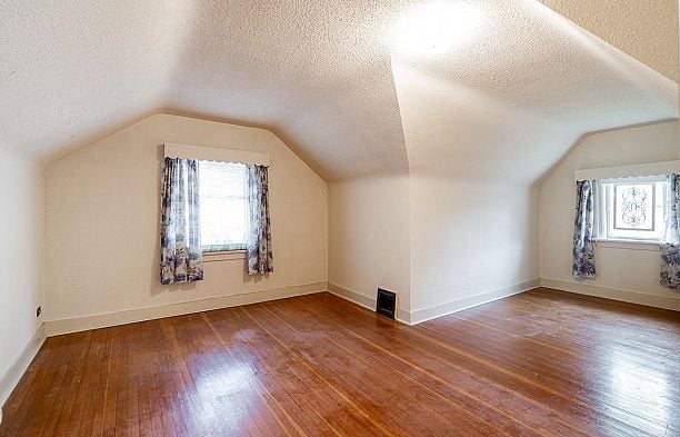 2715 W 31st Avenue MacKenzie Heights