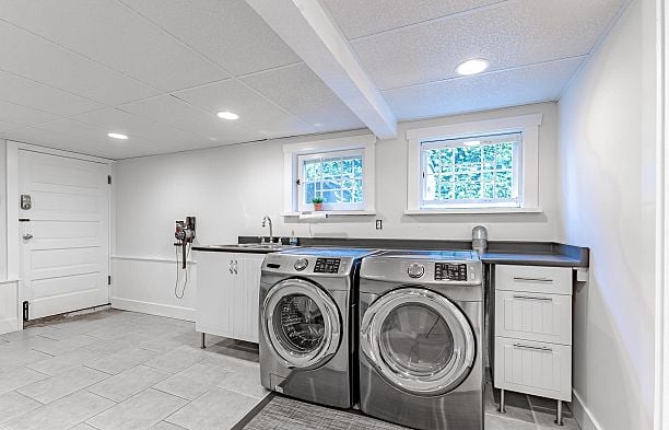 6713 Arbutus Street S.W. Marine