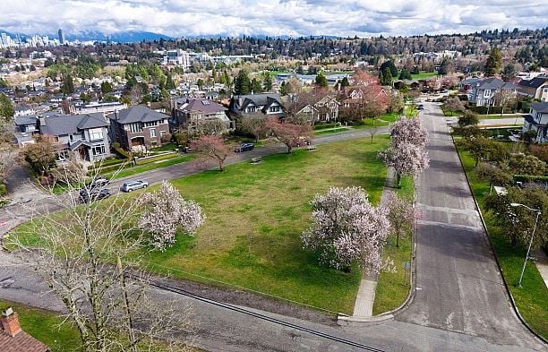 2715 W 31st Avenue MacKenzie Heights