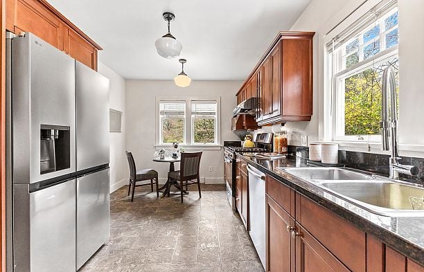 6713 Arbutus Street S.W. Marine