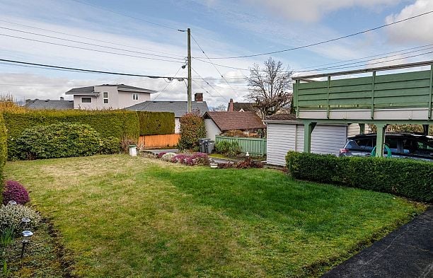 2715 W 31st Avenue MacKenzie Heights