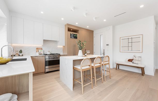 2 2750 W 19th Avenue Arbutus