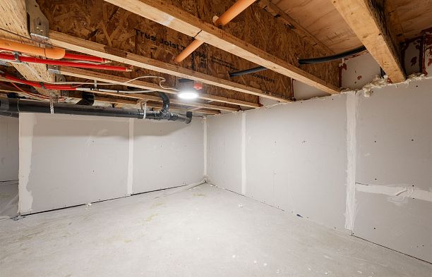 2 2750 W 19th Avenue Arbutus