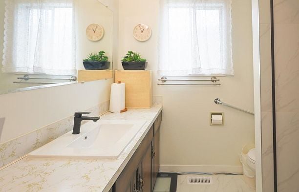 5730 Quebec Street Main