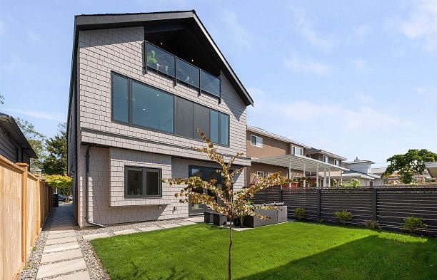 2 2750 W 19th Avenue Arbutus