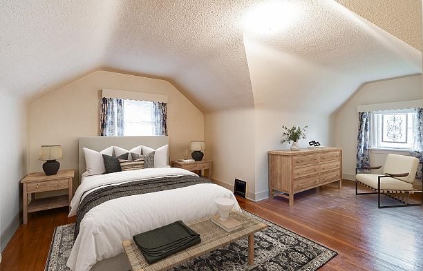 2715 W 31st Avenue MacKenzie Heights